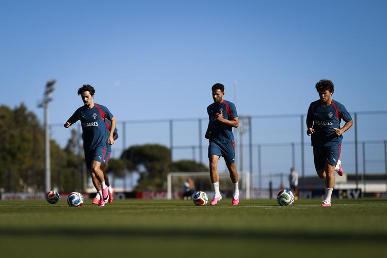 Vitinha e Gonçalo Ramos em exercício de condução de bola - Foto: FPF