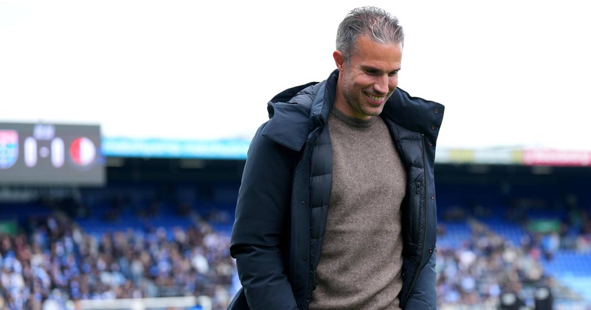Apesar da Champions, Robin van Persie não resiste no comando