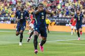 Endrick comemora golo