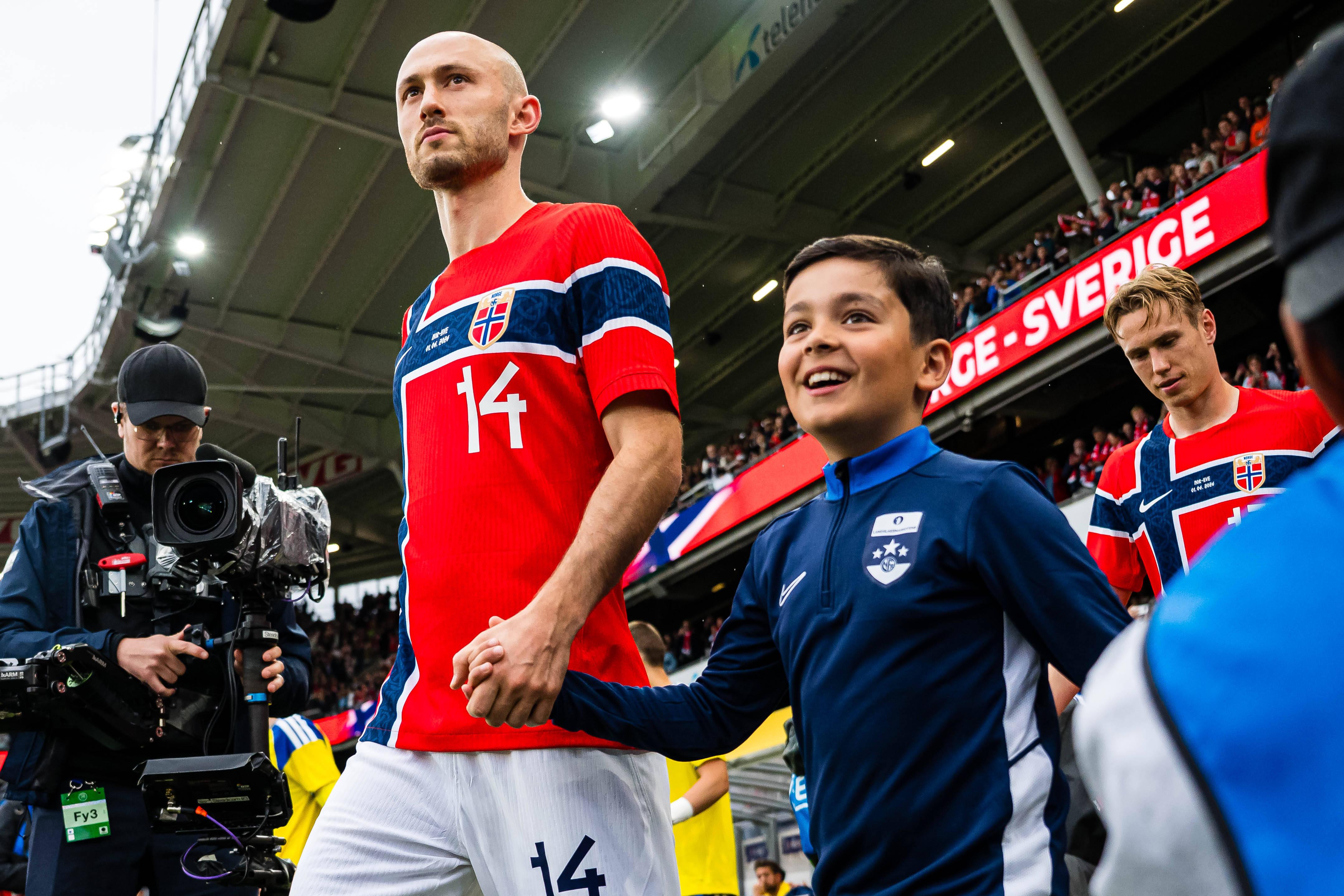 Fredrik Aursnes, 30 anos, médio do Benfica, antes do jogo da Noruega com a Suécia a 1 de junho — Foto: IMAGO