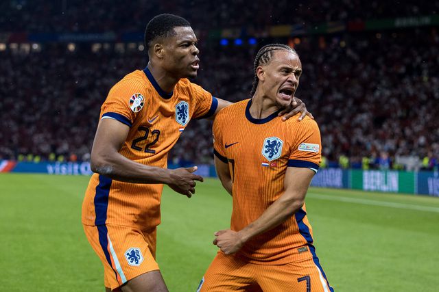 Dumfries e Xavi Simons