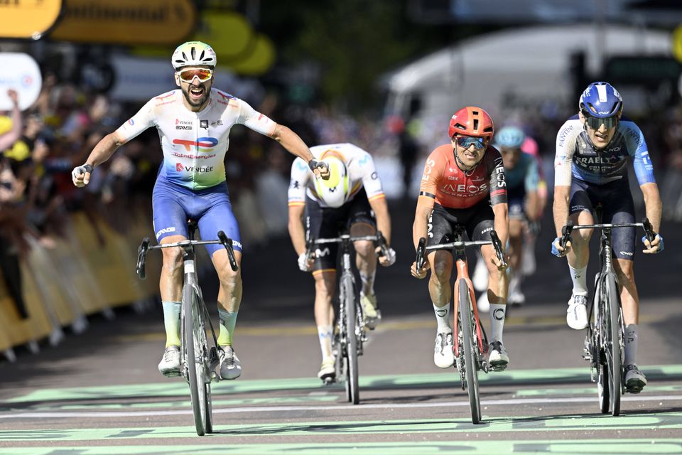 Francês Turgis conquista etapa de gravilha no Tour