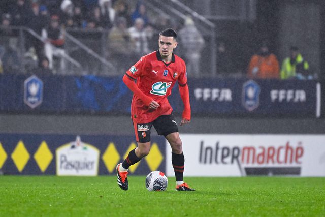 Roma assegura médio por 23 milhões de euros