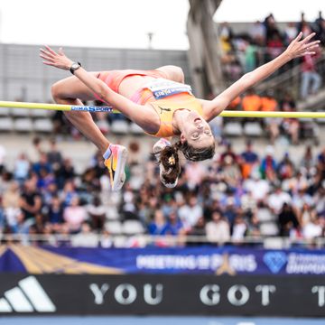 Yaroslava Mahuchikh bate recorde mundial do salto em altura