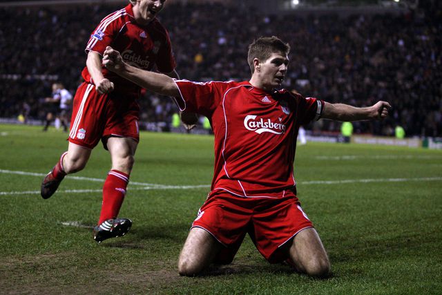Steven Gerrard recorda interesse do Real Madrid: «Nunca me arrependi»