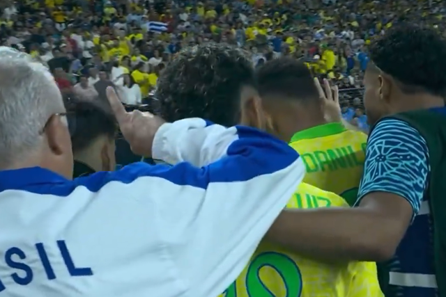 VÍDEO: jogadores do Brasil deixam selecionador fora da roda antes dos penáltis