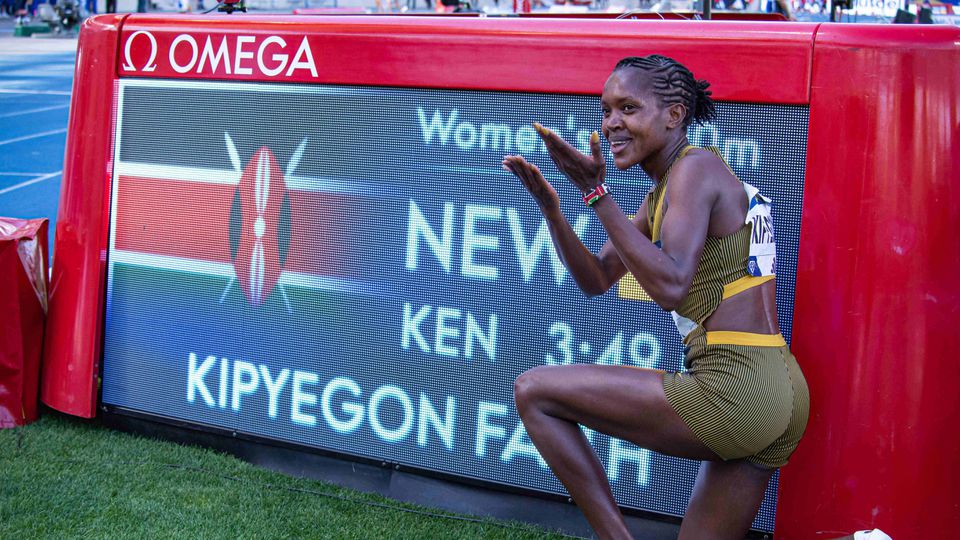 Faith Kipyegon bate recorde mundial de 1.500 metros