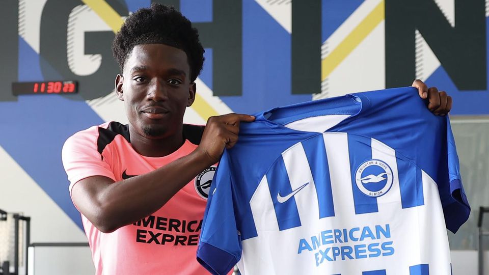 Oficial: Brighton anuncia médio que pertencia ao Arsenal