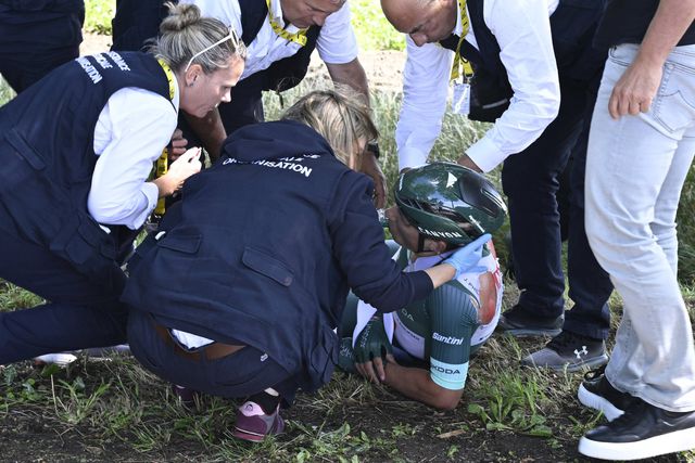 Tour 2025: queda arrepiante força camisola verde a abandonar (vídeo)