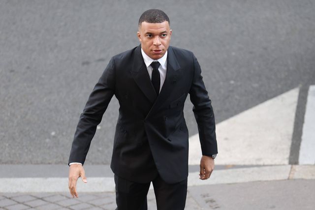 Mbappé retira queixa contra o PSG, mas não abdica dos 55 milhões de euros
