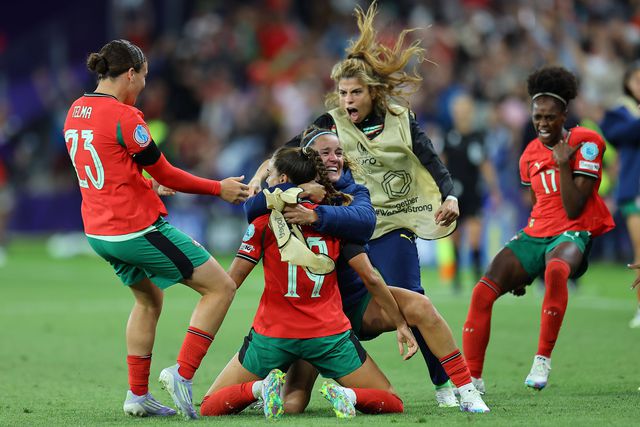 Festa portuguesa após o golo apontado por Diana Gomes, que deu o empate frente a Itália