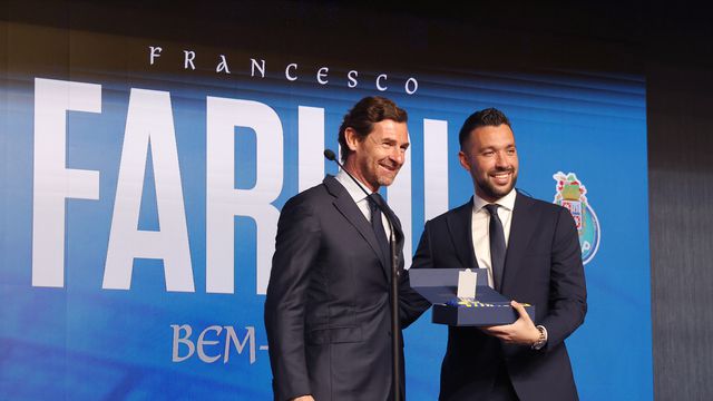 Villas-Boas ao lado de Farioli (Foto: Catarina Morais/Kapta+)