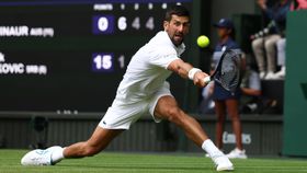 Djokovic mantém-se na luta pelo oitavo título em Wimbledon