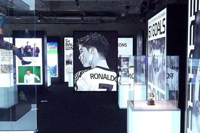 Loucura na inauguração do museu de Cristiano Ronaldo na Ásia