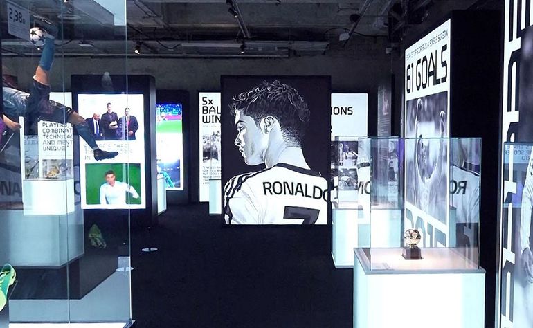 Loucura na inauguração do museu de Cristiano Ronaldo na Ásia
