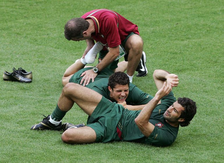 Cristiano Ronaldo e Luís Figo num treino da Seleção