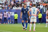 Mbappé frente ao Paraguay