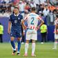 Mbappé frente ao Paraguay