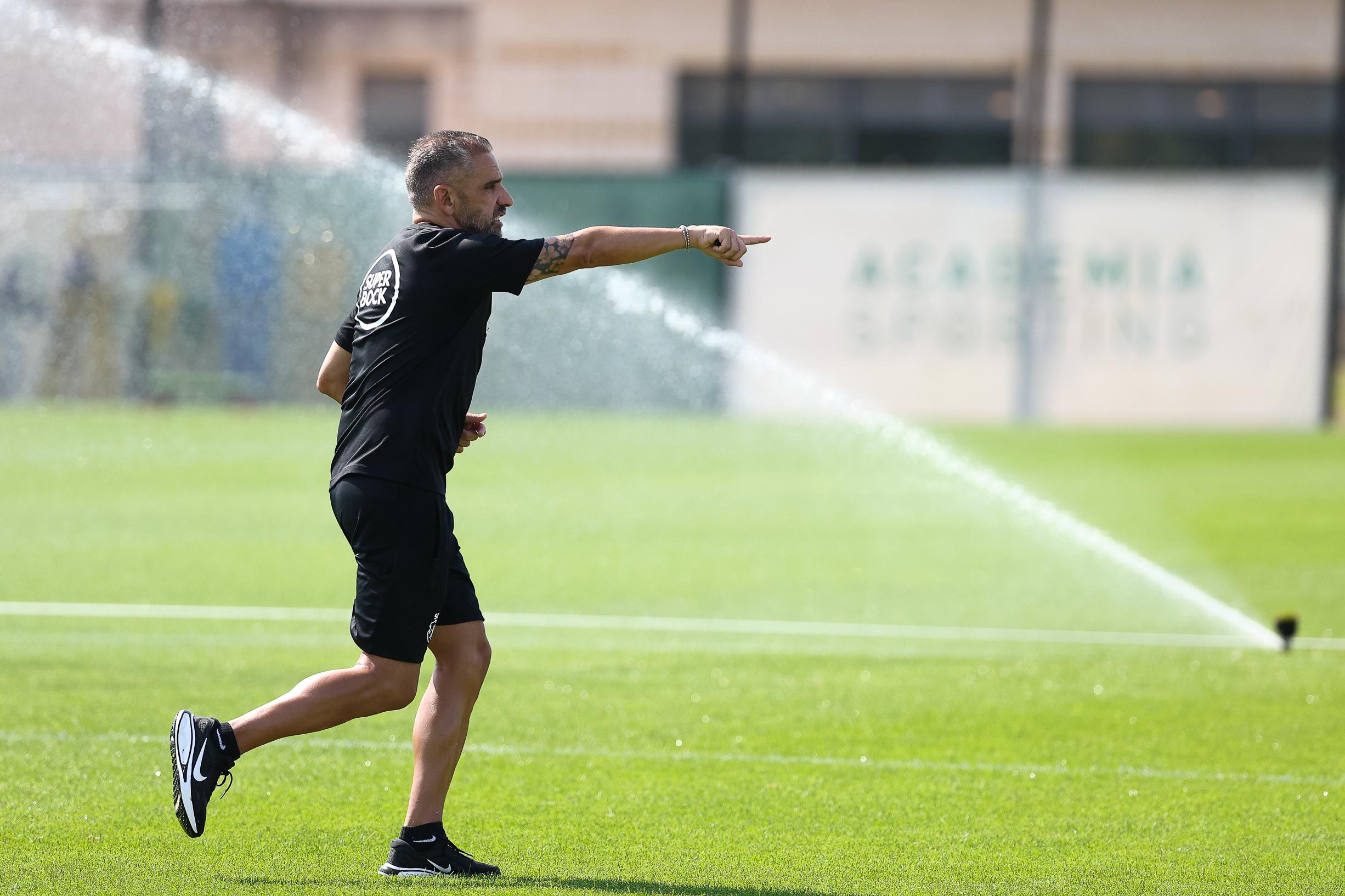 Rui Borges orientou mais um treino em Alcochete - Foto: Sporting CP