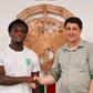 Maurice Boakye e Carlos André Gomes, presidente do Marítimo. -Foto: MARÍTIMO