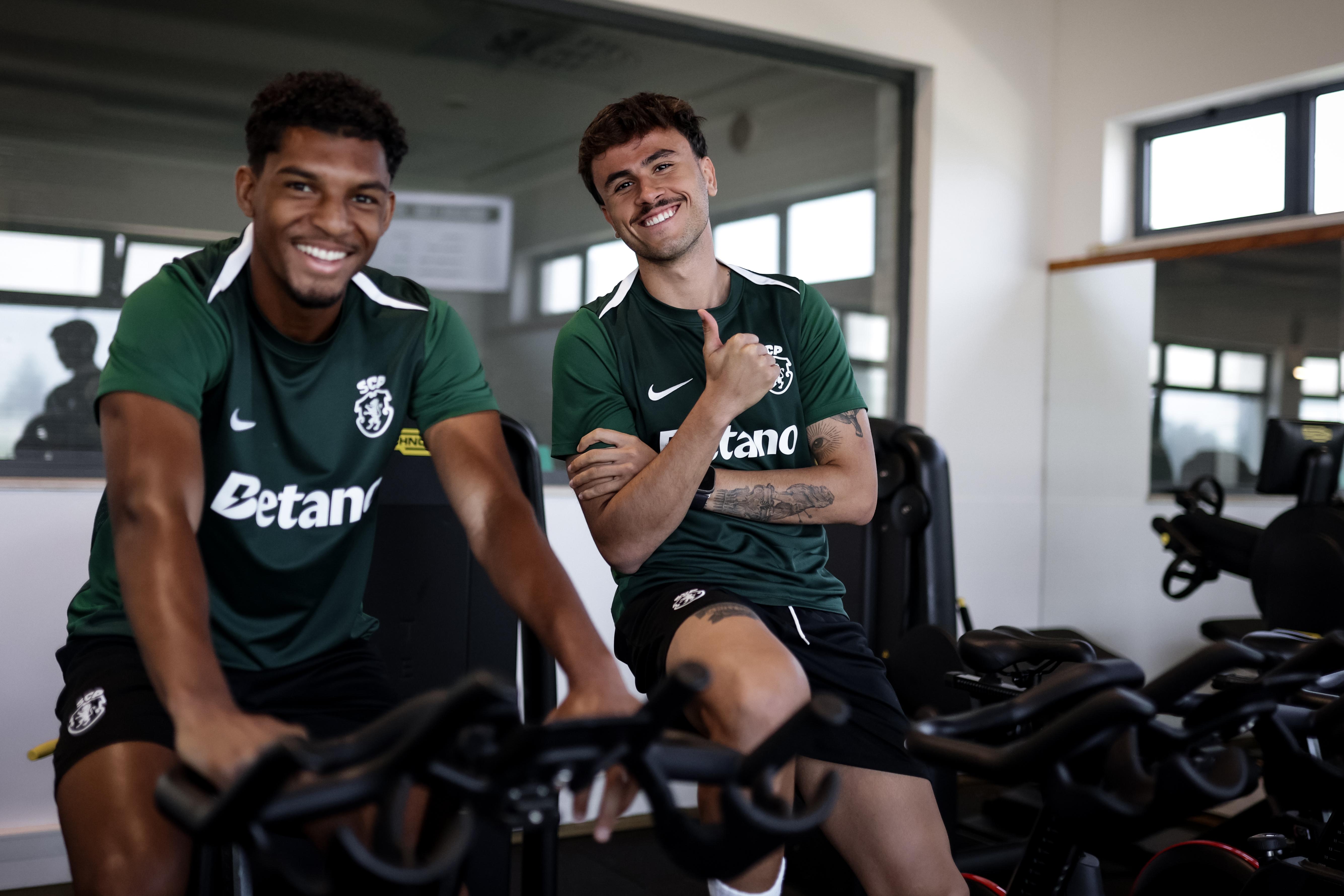 Luís Guilherme e Pedro Lima já mostram proximidade nos primeiros dias de trabalho - Foto: SPORTING CP