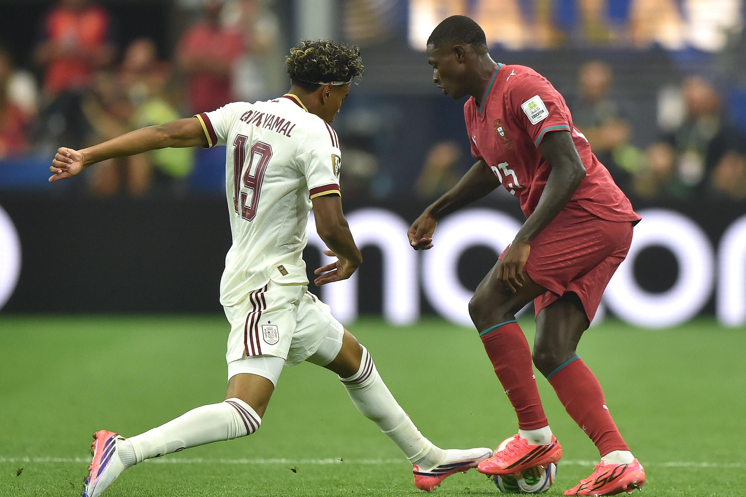 Lamine Yamal e Nuno Mendes protagonizaram novo duelo no Portugal-Espanha dos oitavos de final do Mundial - Foto: A BOLA/Miguel Nunes
