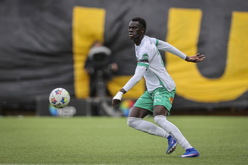 Mame Niang, de 20 anos, alinha no HamKam - Foto: Imago