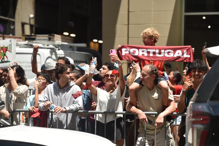 Adeptos que quiseram despedir-se da equipa lusa - Foto: Miguel Nunes