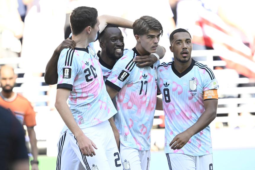 Lukebakio festeja golo de De Ketelaere