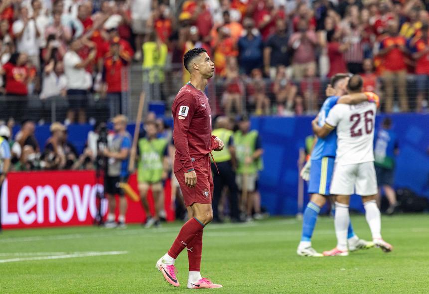 Cristiano Ronaldo não escondeu a frustração depois da eliminação de Portugal