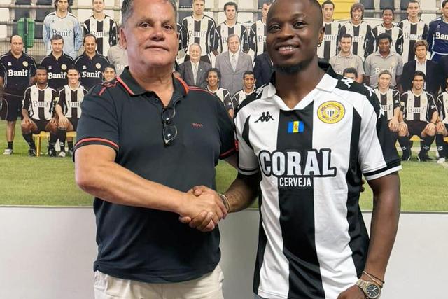 Rui Alves, presidente do Nacional, e Danel Dongmo. -Foto: CD NACIONAL