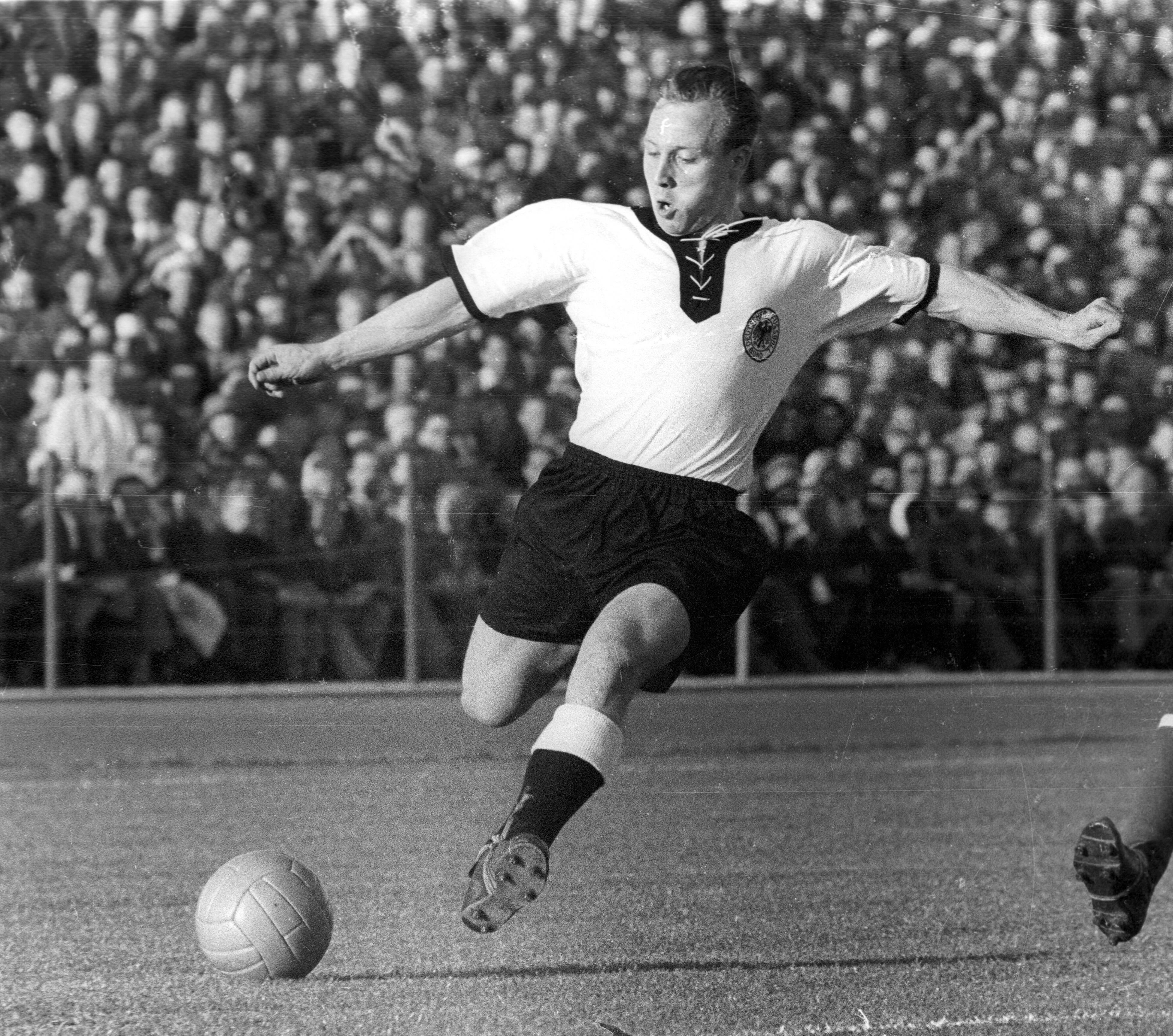 Uwe Seeler, Alemanha (1958, 1962, 1966 e 1970): seis assistências em 21 jogos.