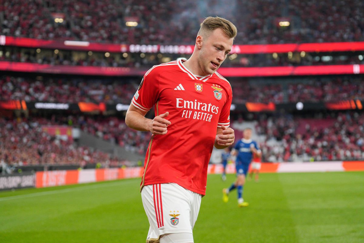 Benfica negoceia Tengstedt para Itália