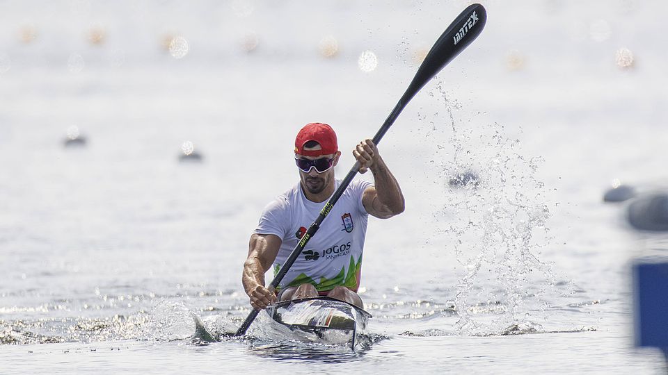 Canoagem: Fernando Pimenta avança para as 'meias' em K1 1000m