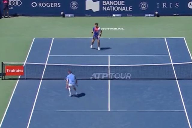 VÍDEO: o inacreditável ponto (que não valeu) de Bublik frente a Shelton