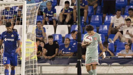 VÍDEO: João Félix assiste para a estreia a marcar de Sorloth