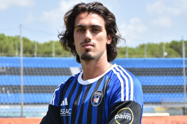 Ex-FC Porto Tomás Esteves vai parar nove meses