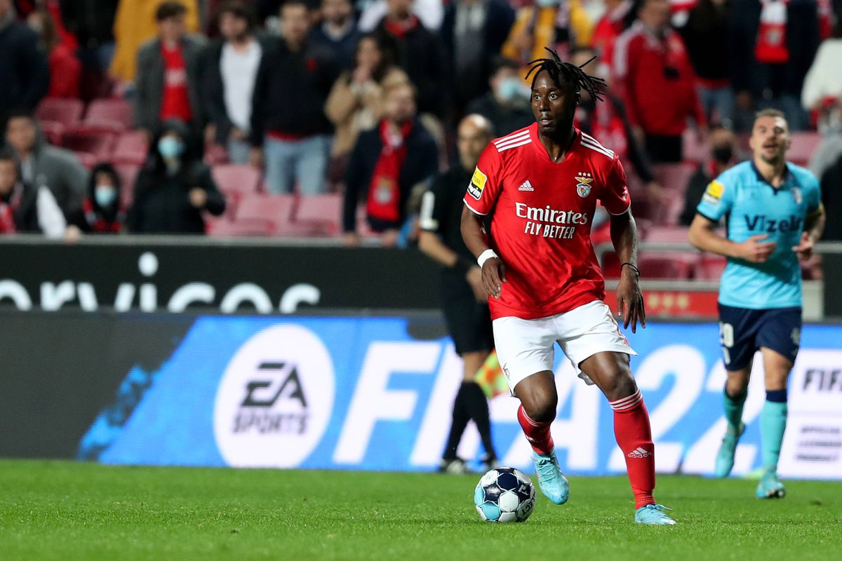 Mercado: Benfica encaixa um milhão de euros com excedentário