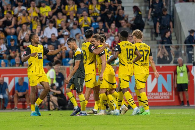 Borussia Dortmund lança novo equipamento e cor surpreende (fotos)
