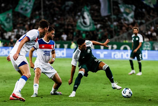 Panathinaikos de Rui Vitória empata com Shakhtar e adia decisão para a Polónia