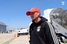 Dezenas de adeptos receberam o Benfica em Beja e levaram recordações