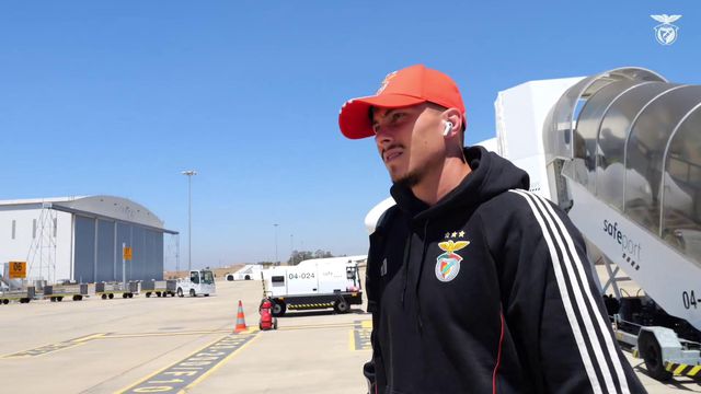 Dezenas de adeptos receberam o Benfica em Beja e levaram recordações