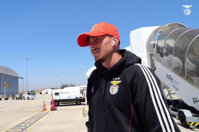 Dezenas de adeptos receberam o Benfica em Beja e levaram recordações