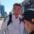 Bruno Lage fala com adeptos antes do regresso do Benfica de Nice