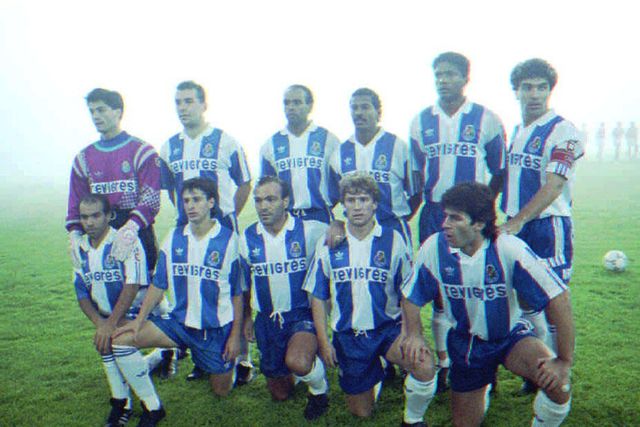 Jorge Costa (segundo da fila de cima, a contar da esquerda) (Foto: A BOLA)