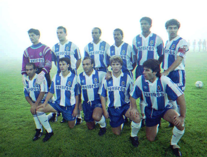 Jorge Costa (segundo da fila de cima, a contar da esquerda) (Foto: A BOLA)