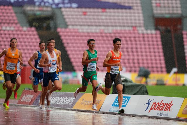 Tiago Jorge resiste à chuva e está a final dos 3000m