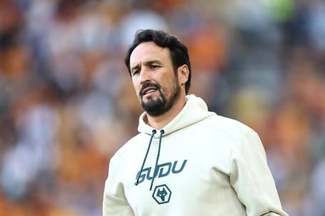César Peixoto estreia-se a ganhar no Wolverhampton