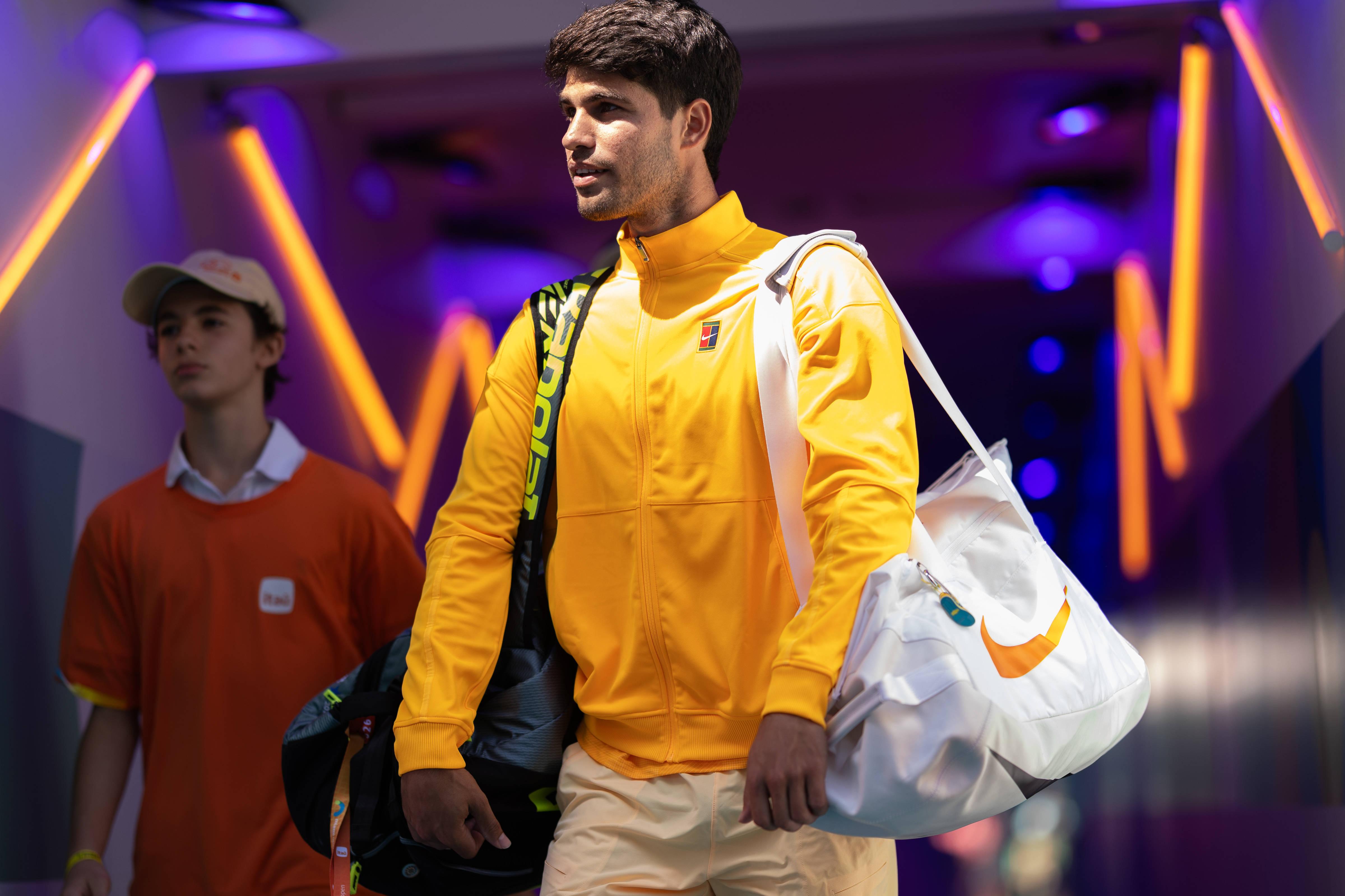 Alguns comentadores duvidam de que Carlos Alcaraz esteja pronto para defender o título no último Grand Slam da temporada - Foto: IMAGO