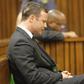 Pistorius saiu da prisão mas está num programa de controlo de raiva